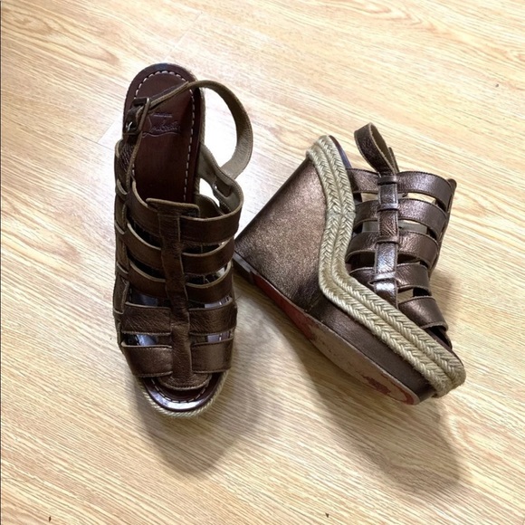 SOLD! THERES MORE STAY TUNE! Christian louboutin - Picture 3 of 7